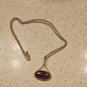Elegant Gold and Brown Pendant Necklace